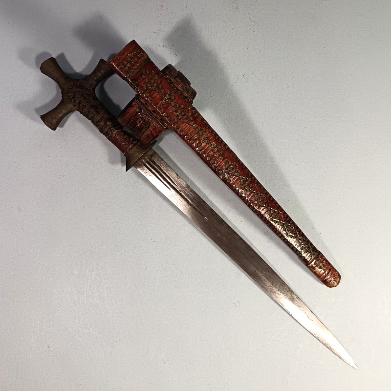 COUTEAU OU POIGNARD DE BRAS AFRICAIN TOUAREG OU PEUL TELEK OU GOZMA POIGNEE EN CROIX